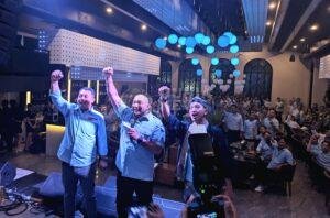 PXL_20231226_190422864