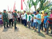 Pangdam Zamroni Tanam Jagung Bersama Warga Pringgabaya