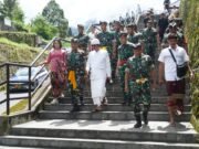 Jelang Ida Batara Turun Kabeh, Danrem 163/Wira Satya Pimpin Karya Bakti di Pura Besakih
