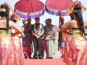 Tiba di Bali, Mayjen TNI Piek Budyakto Terima Penghormatan Adat Tepung Tawar