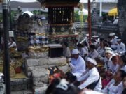 Dari Jukung ke Penjor, Menyama Braya Warnai Piodalan di Pura Dalem Sakenan