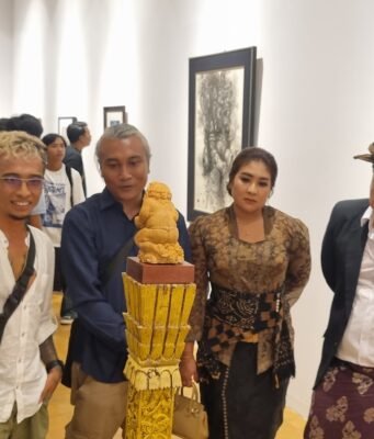 Nadi Cita Tampaksiring: Denyut Kreativitas Perupa Tampaksiring Mengalir di Griya Santrian Gallery