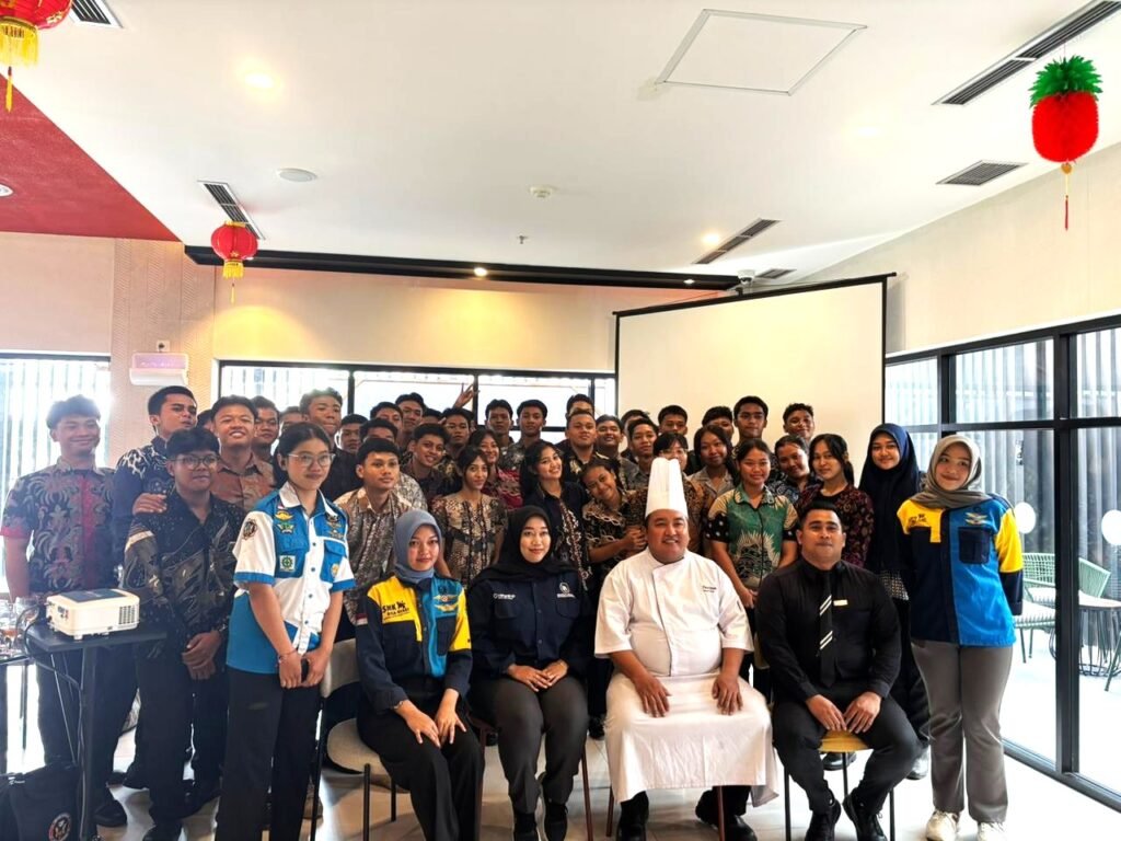 Foto Bersama Pelatihan Table Manner