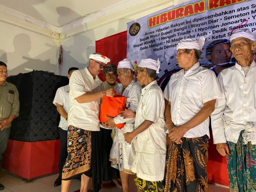 Semeton MSP Subaya Tebar Kepedulian, 235 Paket Sembako dan Kursi Roda Disalurkan dalam Hiburan Rakyat