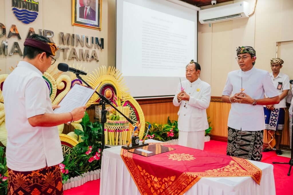 Lantik Direktur Umum Perumda Tirta Mangutama, Bupati Adi Arnawa Dorong Inovasi untuk Perkuat Layanan Air Bersih