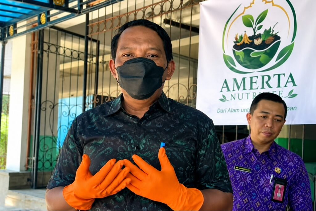 Ketua DPRD Badung Anom Gumanti Resmikan Fasilitas Pengolahan Sampah Organik di Sekretariat DPRD