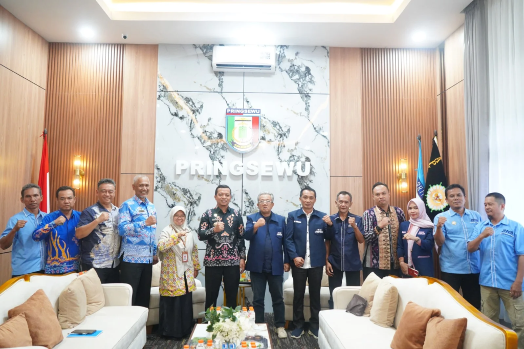 Bupati Pringsewu Riyanto Pamungkas menerima audiensi pengurus JMSI Provinsi Lampung dan JMSI Kabupaten Pringsewu di Kantor Bupati Pringsewu, Kamis (4/6/2026). Foto: Istimewa