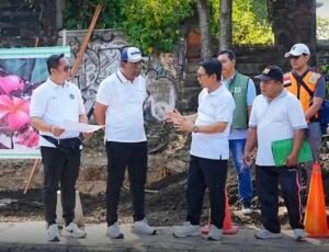 Ketua DPRD Badung Anom Gumanti Tinjau Penataan Pedestrian Pantai Kuta, Pastikan Proyek Kawasan Wisata Berjalan Sesuai Rencana