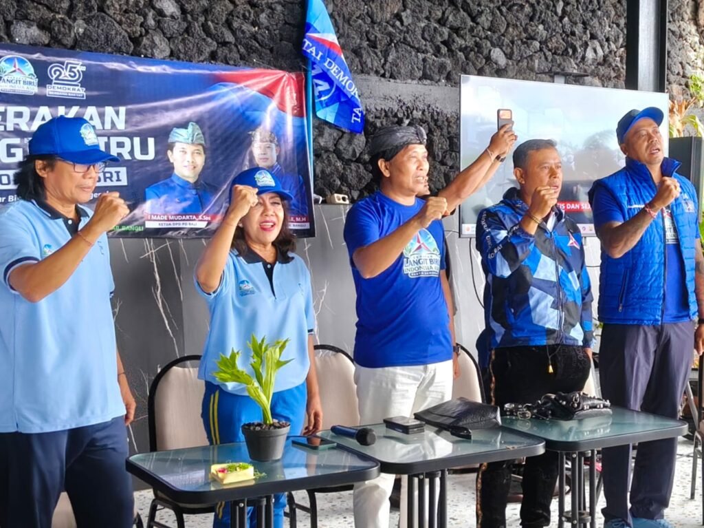 ​Aksi Nyata Laskar Biru di Kintamani: Menjaga Danau Batur Tetap Asri Jelang HUT Ke-25 Demokrat