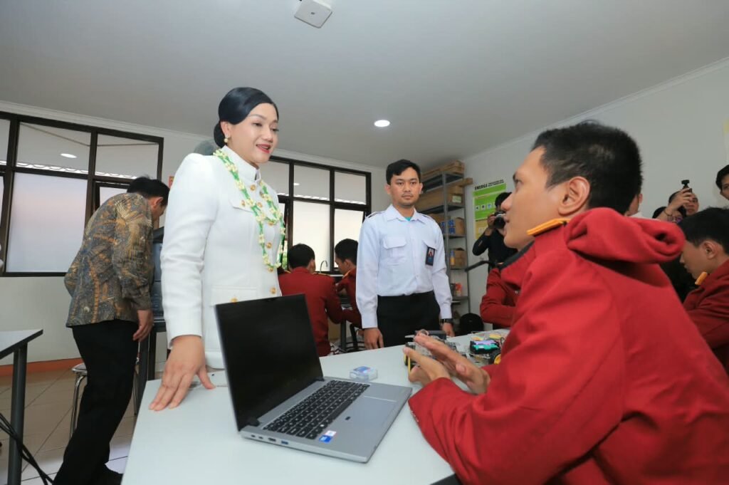 Anomali Finansial Generasi Muda: Literasi Pelajar Tertinggal, OJK Intervensi Sekolah Rakyat