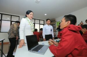 Anomali Finansial Generasi Muda: Literasi Pelajar Tertinggal, OJK Intervensi Sekolah Rakyat