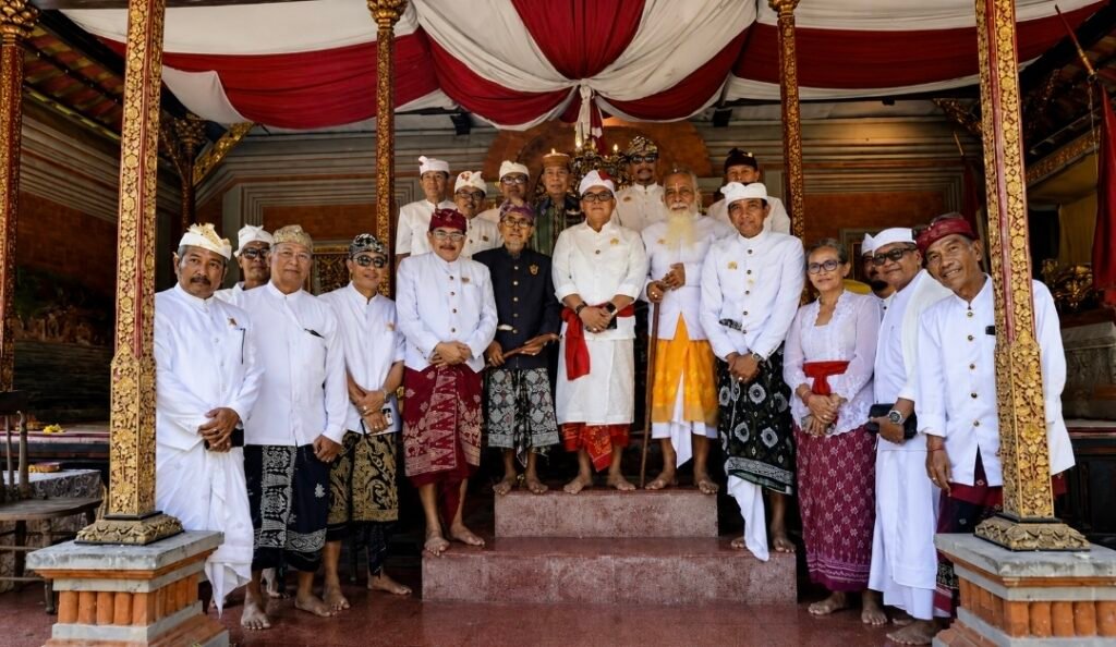 Hasto Kristiyanto Terima Padma Dharma Sandhi, Aspirasi Pemerataan Pembangunan Bali Mengemuka