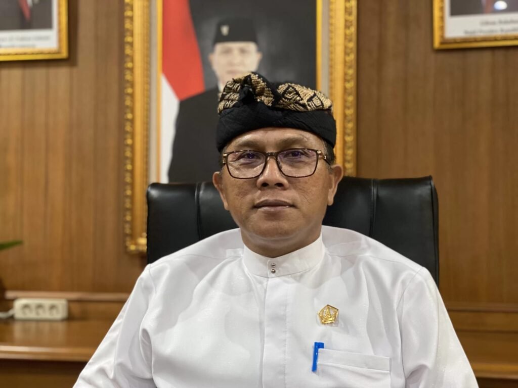Antrean BBM Belum Normal, Made Wijaya Dorong Sekolah Daring Tiga Hari untuk Kurangi Kemacetan di Bali