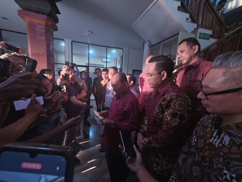 Antrean BBM Bali Belum Teratasi, Koster Berlakukan WFH 15–17 Oktober
