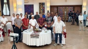 Emanuel Dewata Oja Luncurkan Buku Kompas Moral Wartawan, Perkuat Etika Jurnalistik di Era Digital