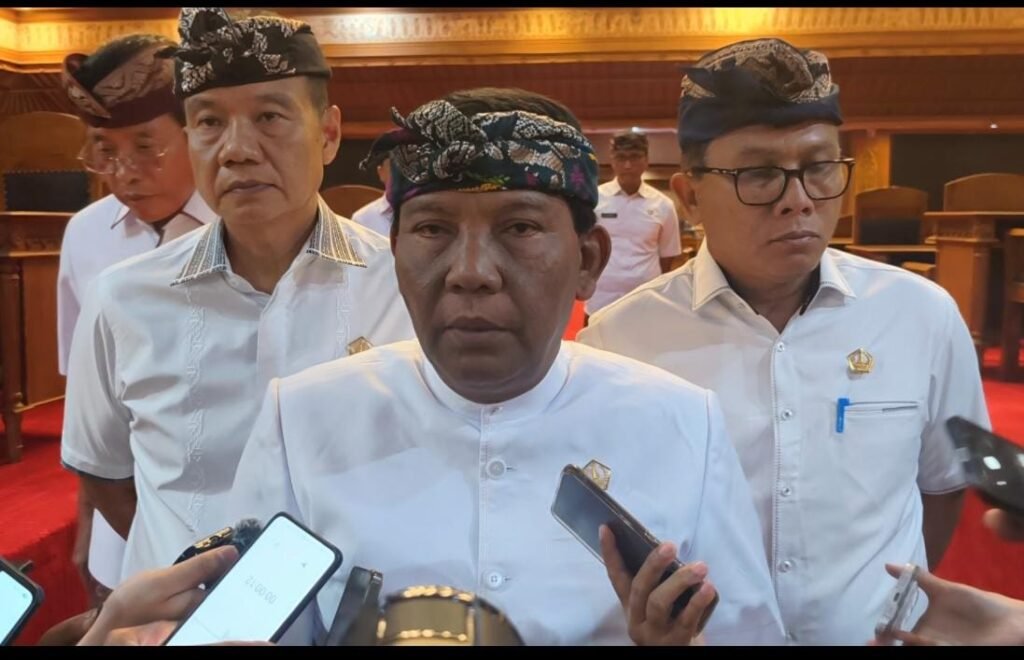 Anom Gumanti Pimpin Rapat Paripurna DPRD Badung, Empat Raperda Dibahas
